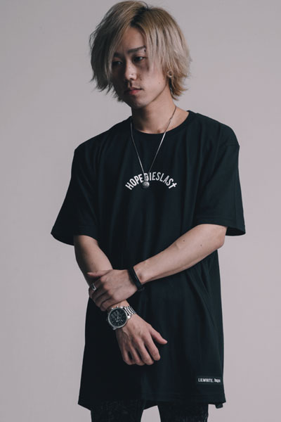LILWHITE. (リルホワイト) LIL ARCH Tee BLK