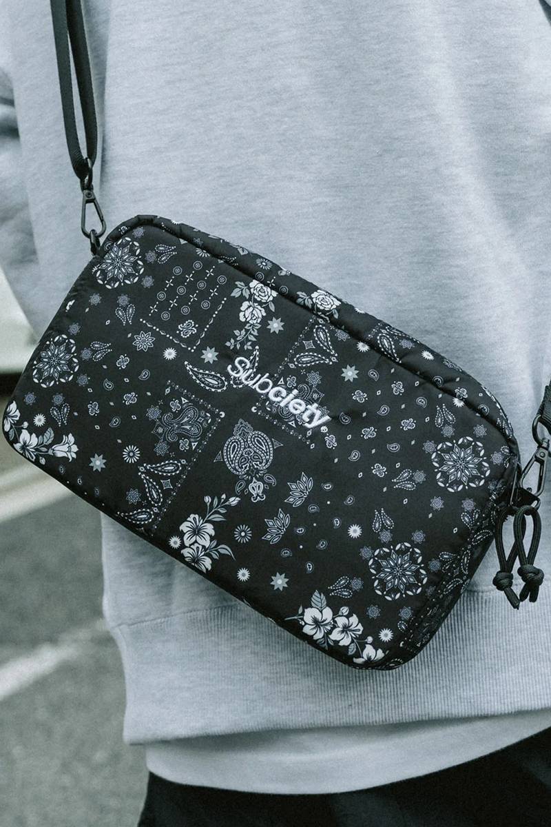Subciety (サブサエティ) FLOWER PAISLEY BODY BAG BLACK