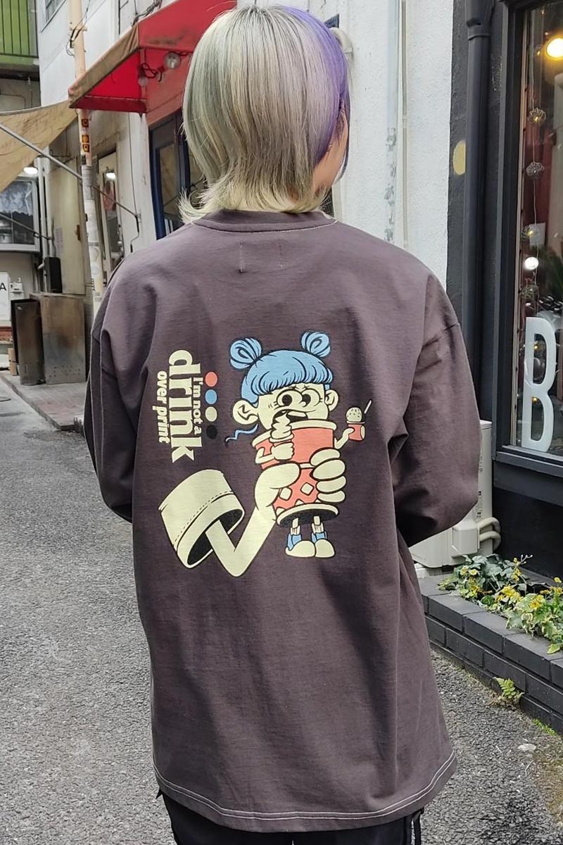 over print (オーバープリント) I'm not a drink LS Tee (chacoal)