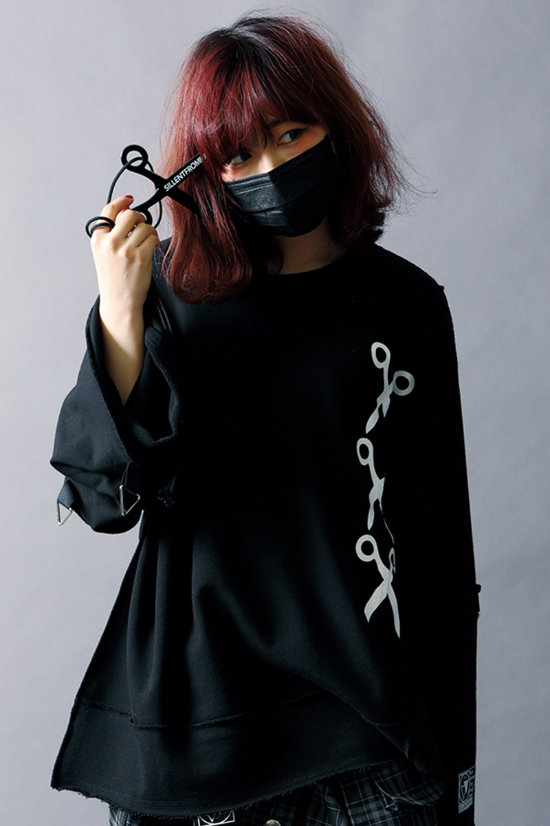 SILLENT FROM ME SHEARS -Deformed Crew Sweat- BLACK/WHITE