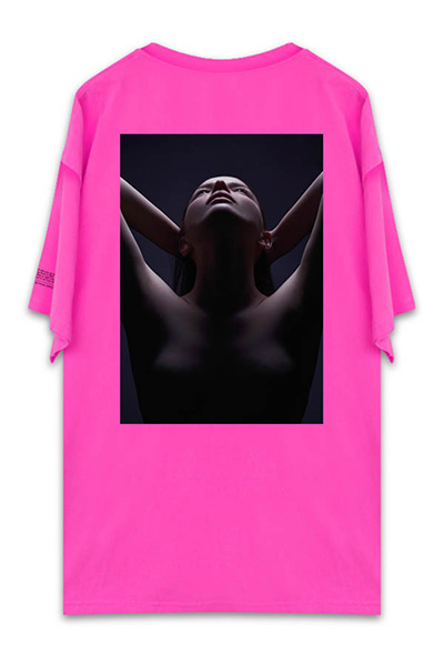 UNUSUAL REACH FOR THE HEAVEN T-SHIRT NEON PINK