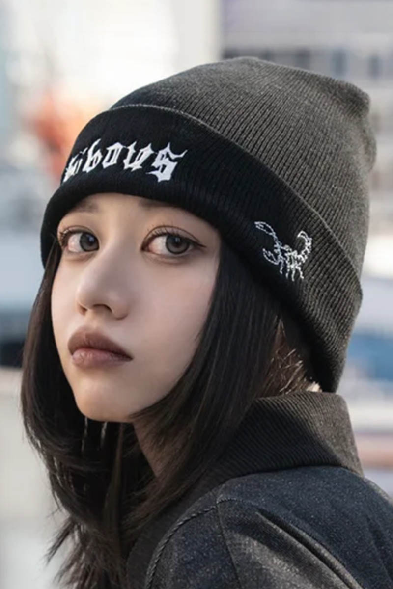 gibous (ギボス) gothic logo beanie