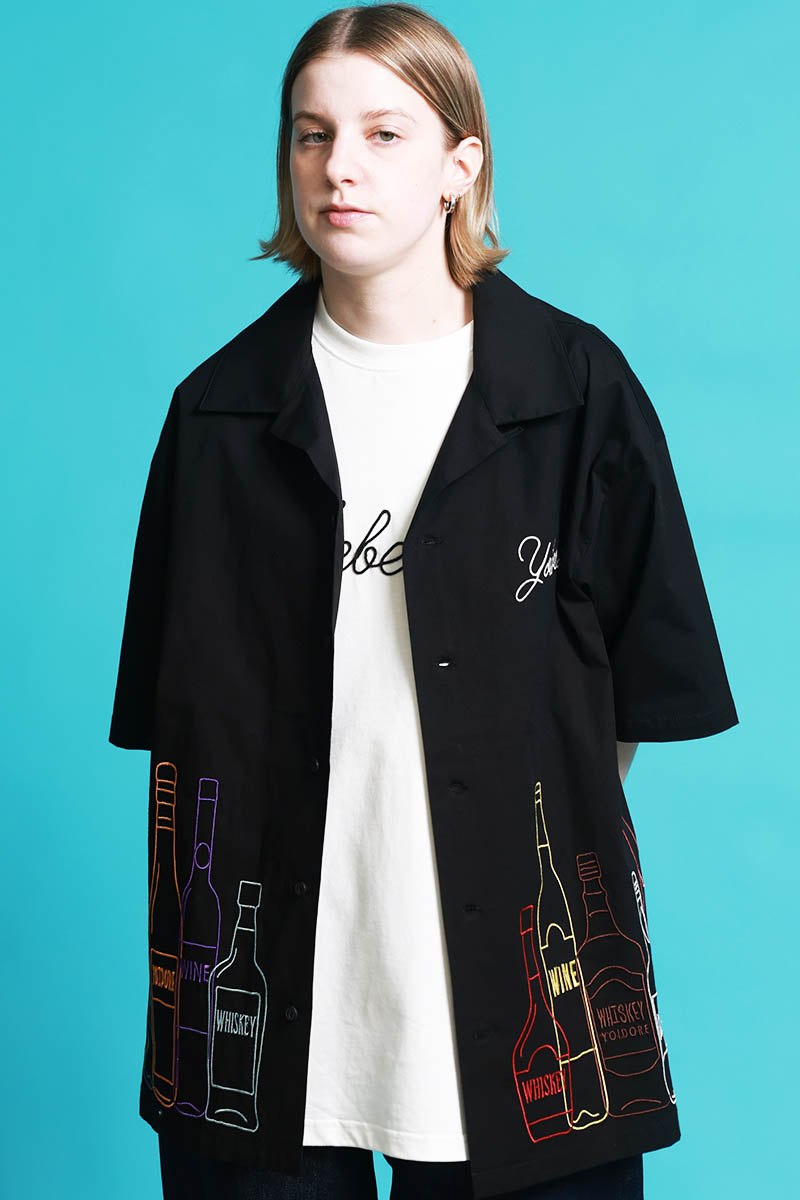 YOIDORE(ヨイドレ) 酒ボトル刺繍シャツ - Black