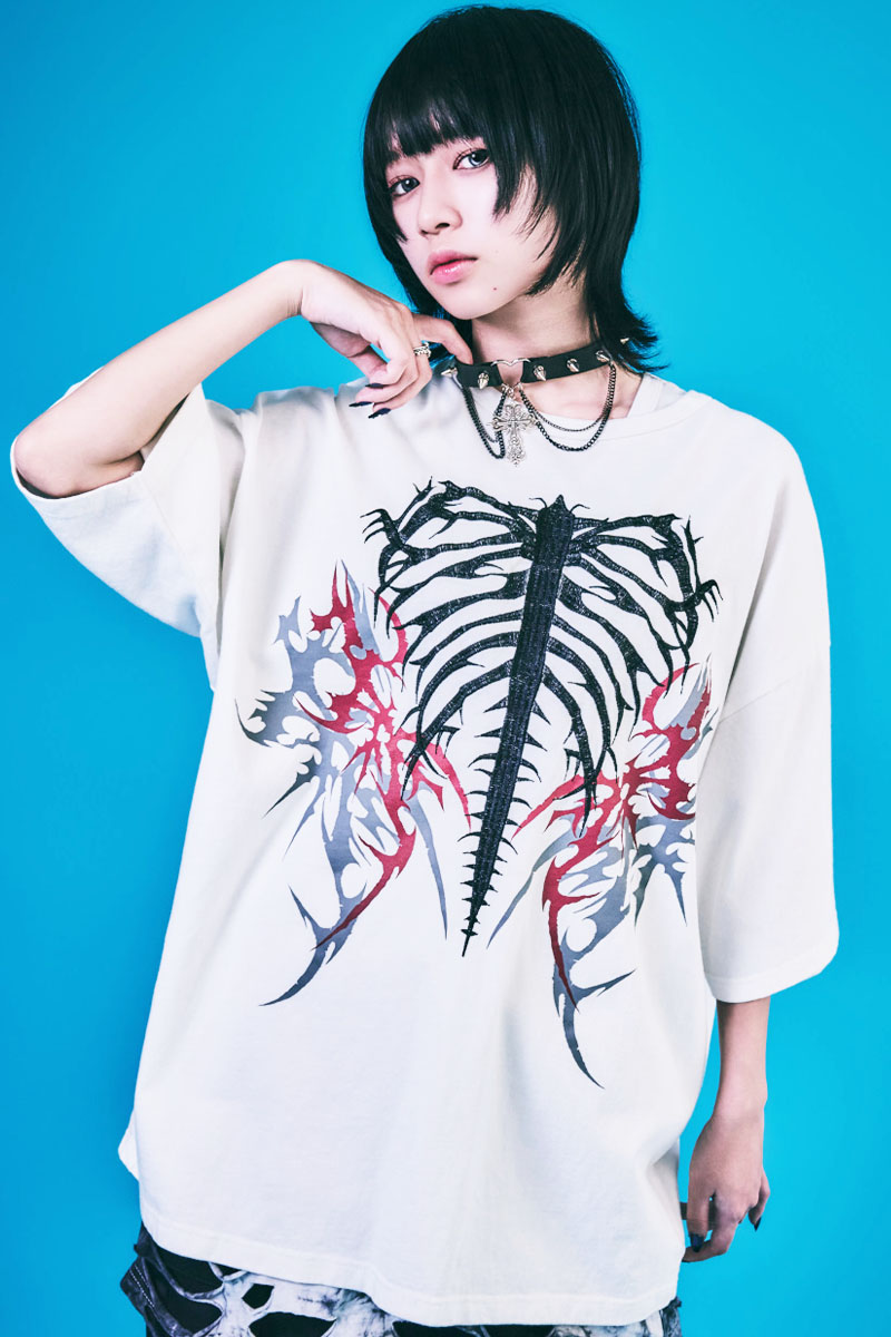 PSYCHO NATION(サイコ・ネーション) トライバル・ボーン刺繍TEE - White