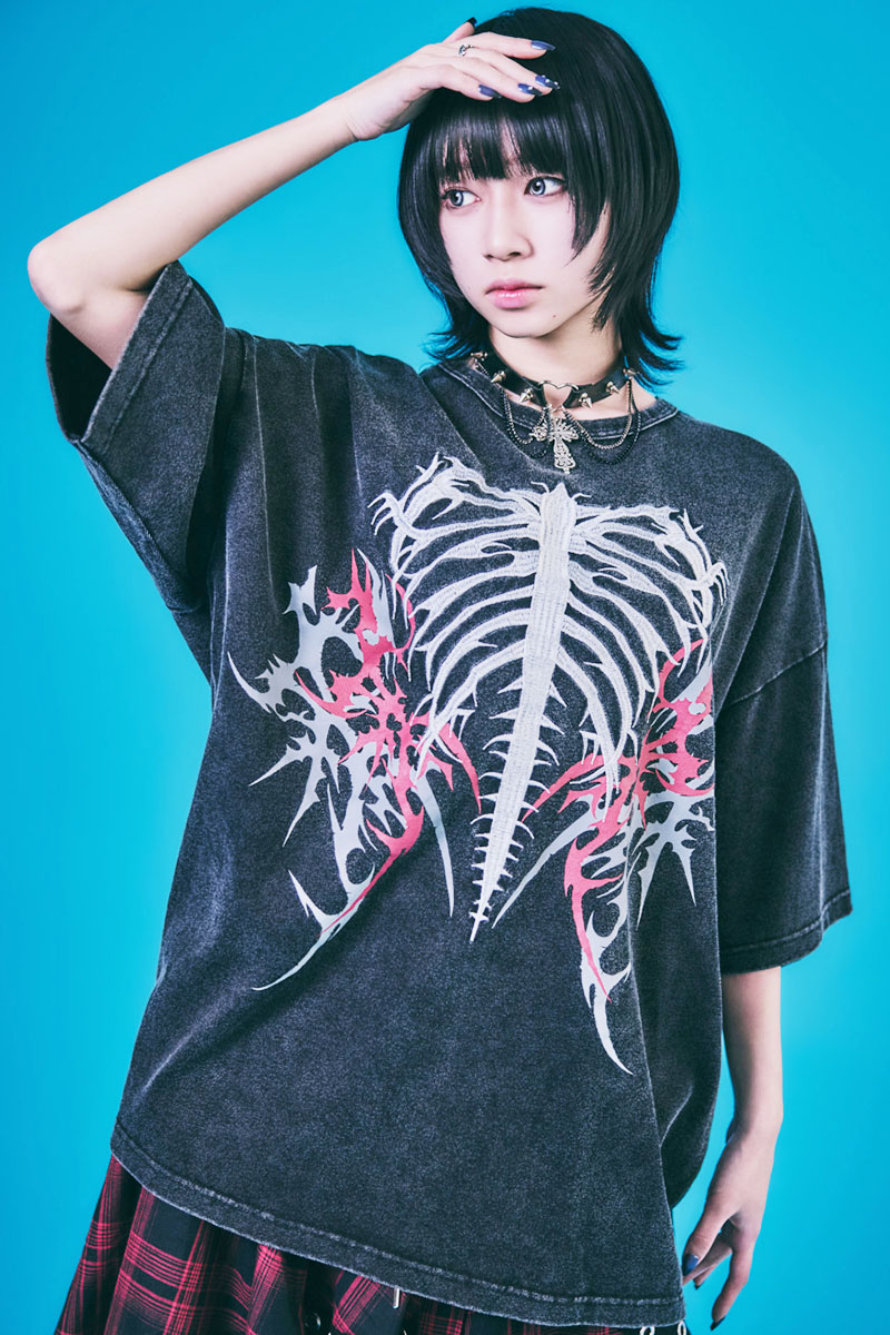 PSYCHO NATION(サイコ・ネーション) トライバル・ボーン刺繍TEE - Black