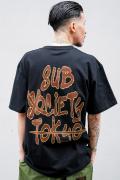 Subciety (サブサエティ) TAG S/S BLACK/ORANGE