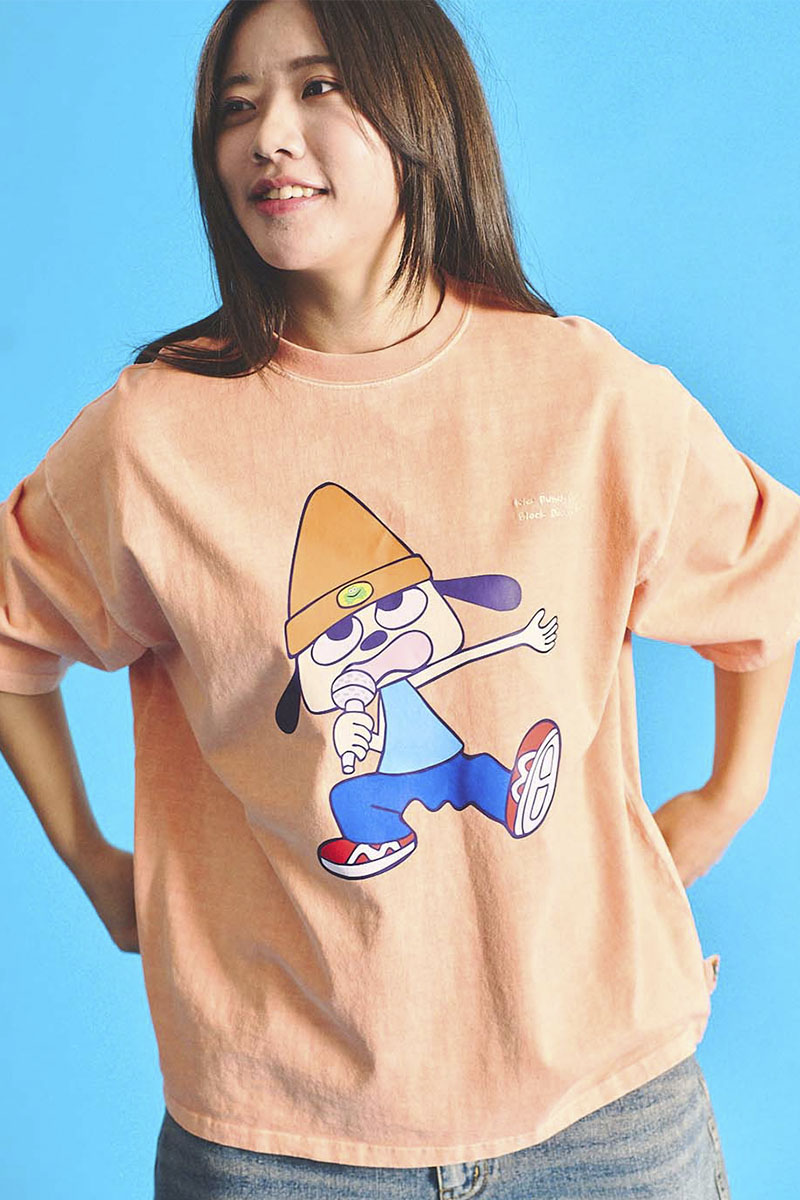 パラッパラッパー ピグメント加工シングパラッパロゴプリントTee LIGHT ORANGE