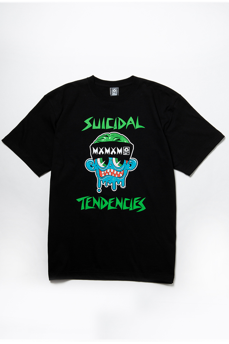 SUICIDAL TENDENCIES x MxMxM “MAGICAL MOSH SKUM-kun” TEE GREEN