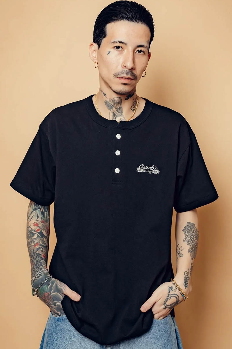 Subciety (サブサエティ) Henley neck tee - Black