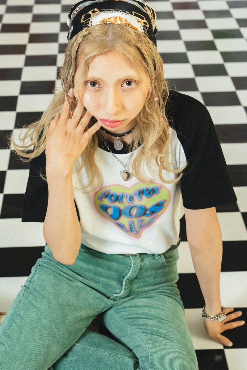 Forever 90s GALs(フォーエバーナインティーズギャルズ) 3D Heart LOGO S/S raglan Tee