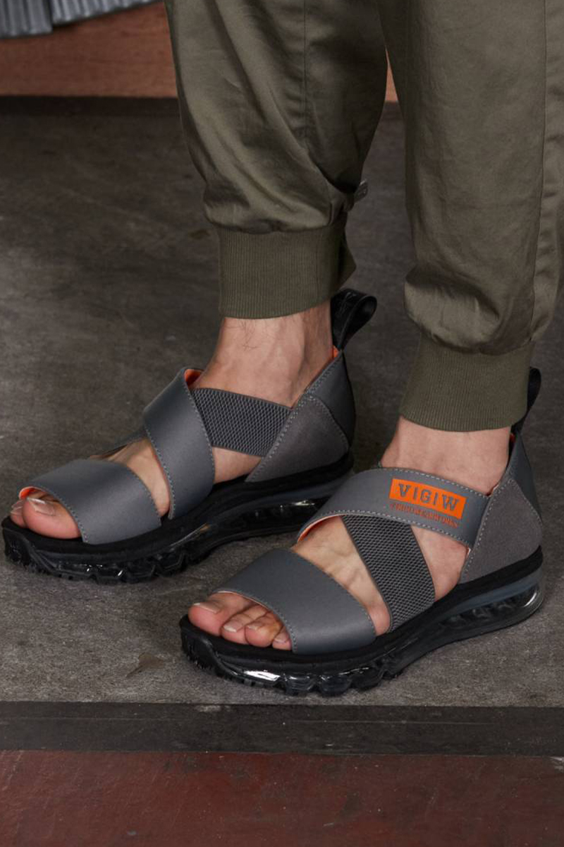 VIRGOwearworks (ヴァルゴウェアワークス) Cross V cushion Sandals グレー