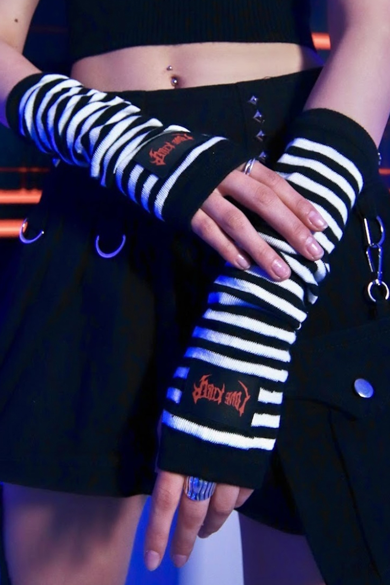 LOVE KILLER(ラブキラー) KILLER HAND WARMER BLACK×WHITE