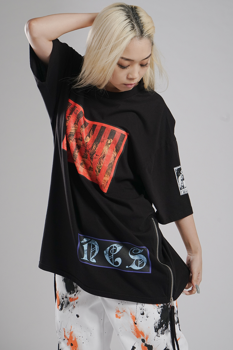 NOT COMMON SENSE ”ANCIENT”SIDE ZIP TEE BLACK