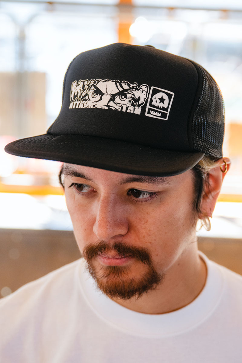 進撃の巨人xMAGICAL MOSH MISFITS(マジカルモッシュミスフィッツ) “MAGICAL MOSH EREN” MESH CAP WHITE