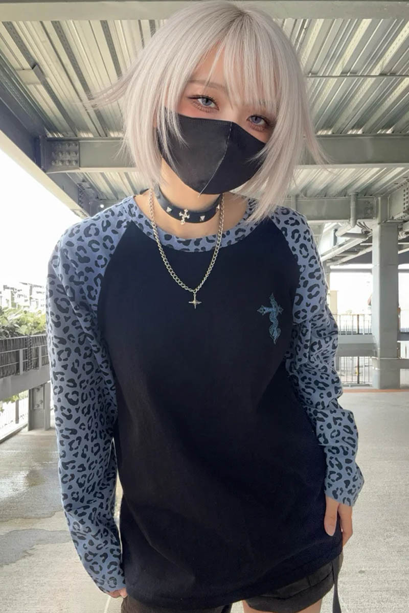 gibous (ギボス) snake cross Leopard blue raglan long tee