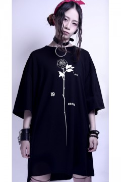 アルルカンの暁(Vo)とKAVANE Clothingのコラボレーション アルルカンの暁(Vo)とKAVANE Clothingのコラボレーション