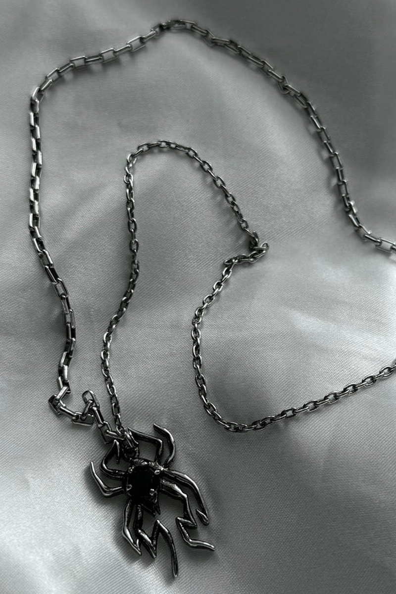 gibous (ギボス) GIBOUS SPIDER BLACK STONE NECKLACE