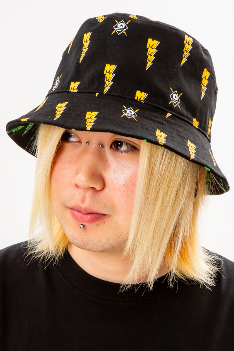 MAGICAL MOSH MISFITS (マジカルモッシュミスフィッツ) イナズマ BUCKET HAT (リバーシブル)