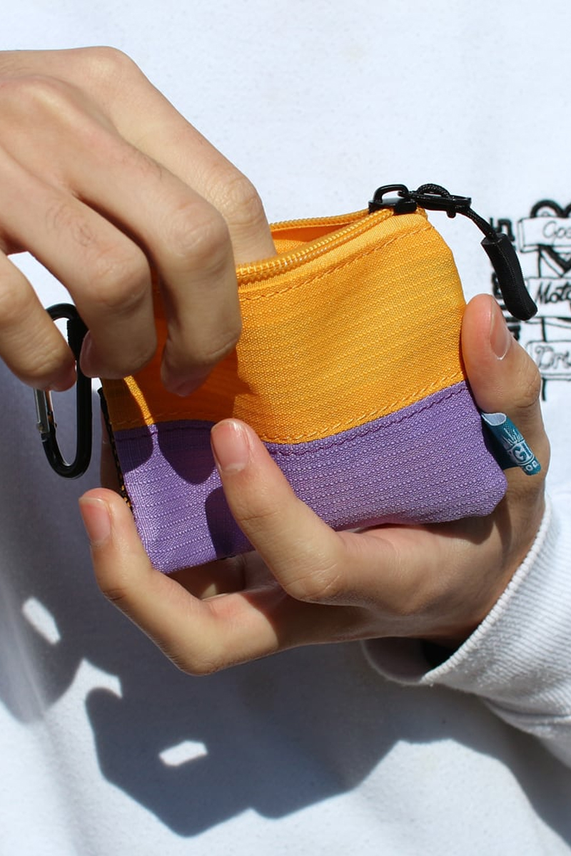 TGIF! THANK GOD, IT’S FES! フェスバッグ　TGIF!　カラビナ付きリップポリ配色ミニポーチ - Yellow×Purple
