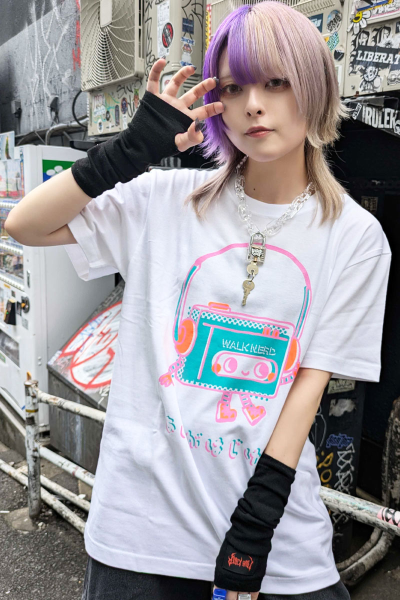 ナードギャルるんるん あいがはじけるWALKNERD Shortsleeve - White