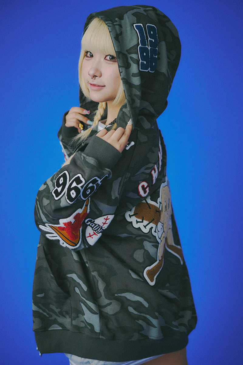 【予約商品】GALFY(ガルフィー)復活わんわん大学パーカー - Camo