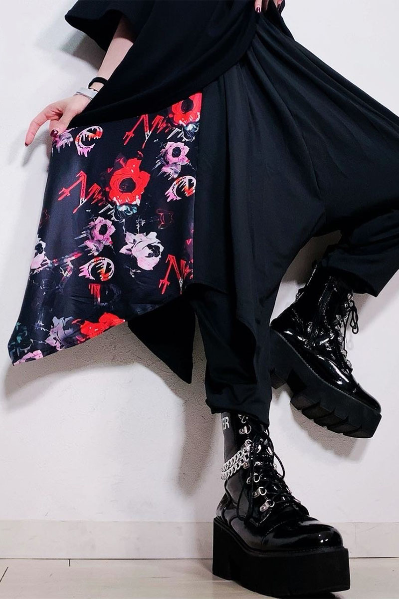 NieR (ニーア) RED NieR ROSEフラップ付きSARROUEL PANTS