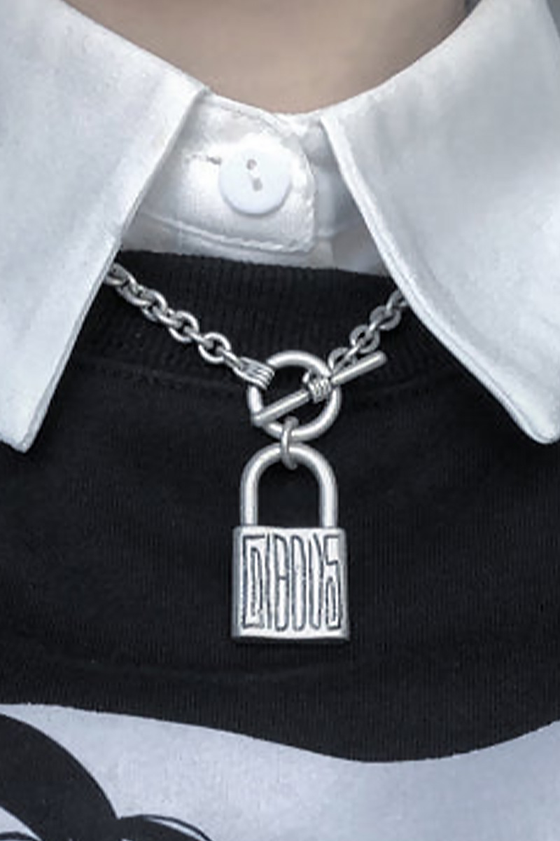gibous(ギボス) logo padlock necklace