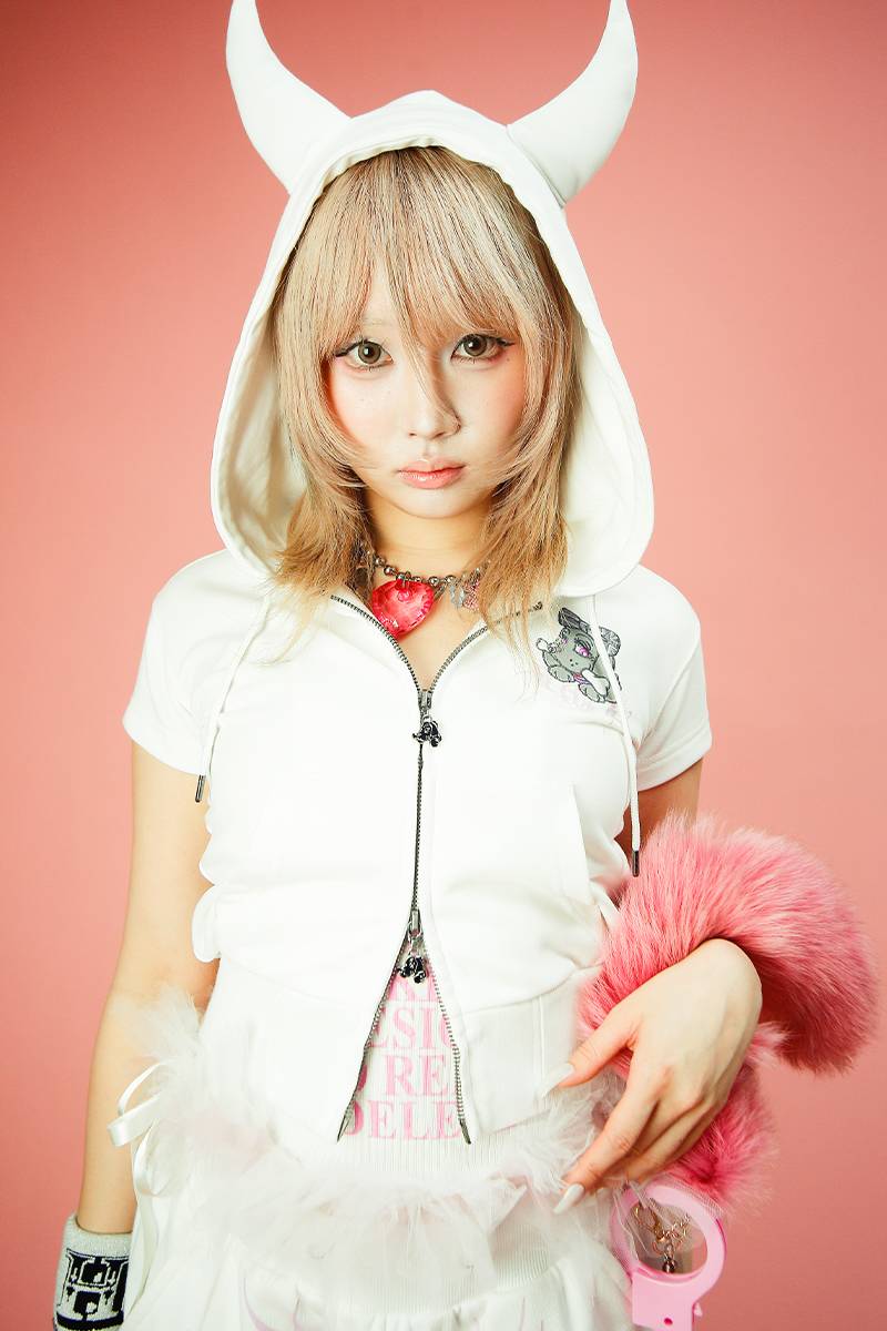 【予約商品】GALFY (ガルフィー) 病みギャルデビルパーカー - O.White
