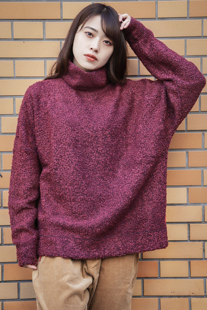 ROLLING CRADLE BOUCLE TURTLE NECK / PINK