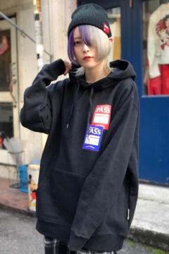 over print (オーバープリント) PASS Hoodie black