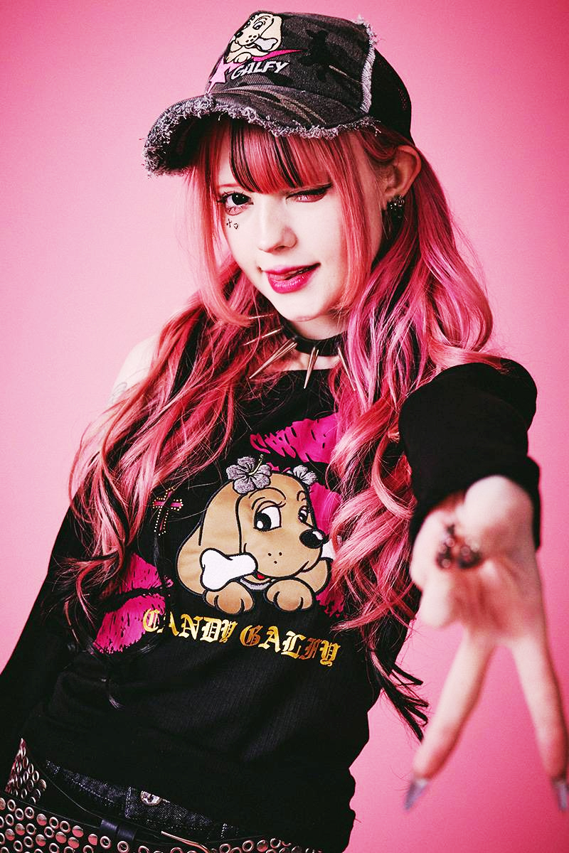 GALFY (ガルフィー) SEXY LIPS TEE - Black