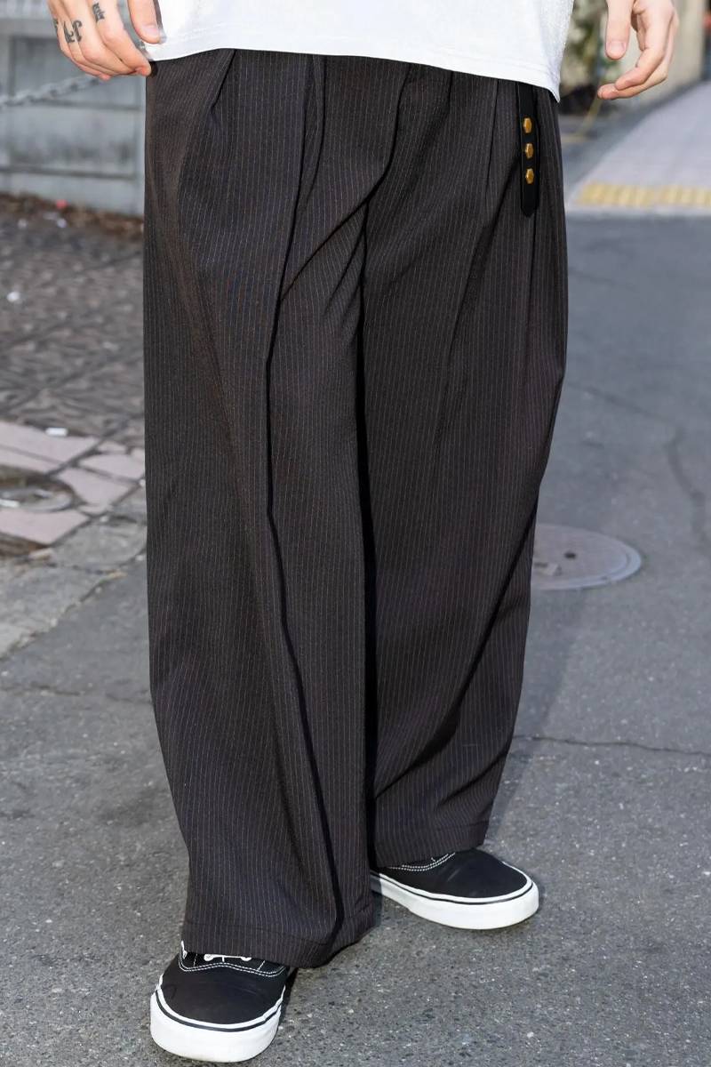 Subciety (サブサエティ) Cross tuck slacks - Black