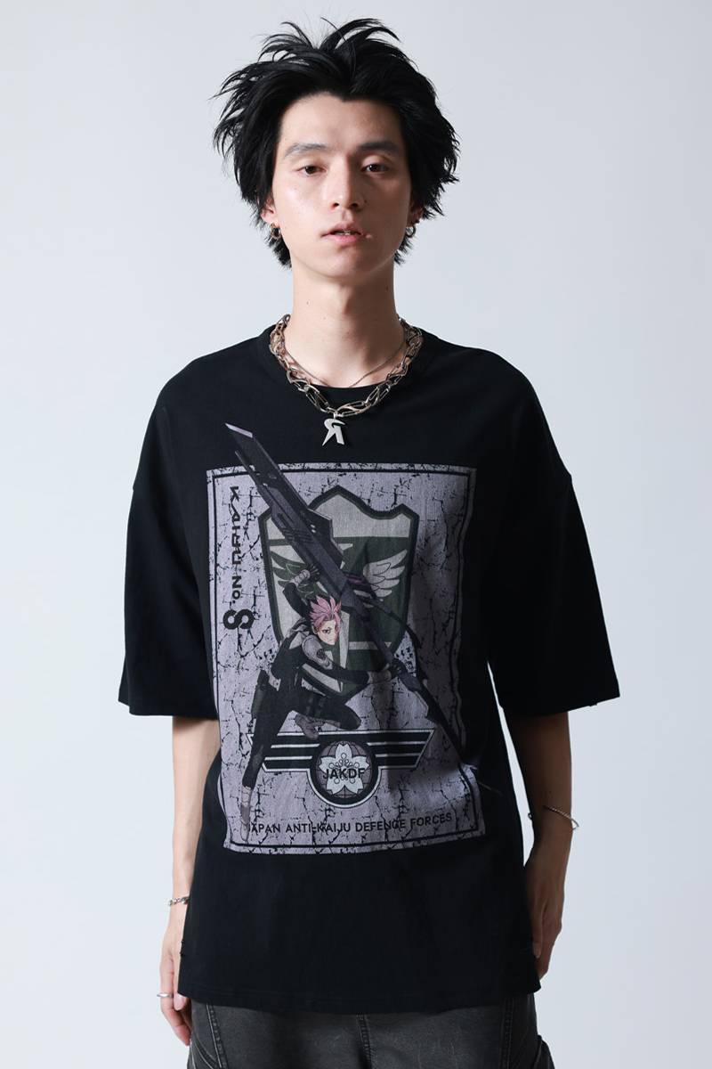 怪獣8号 × P.N UNDERGROUND 鳴海弦 ダメージ TEE - Black