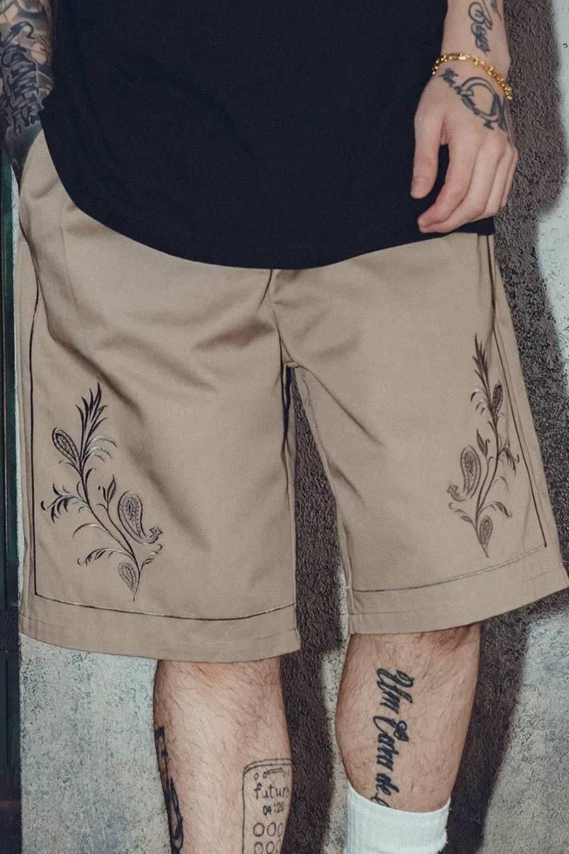 Subciety (サブサエティ) Embroidery shorts - Beige