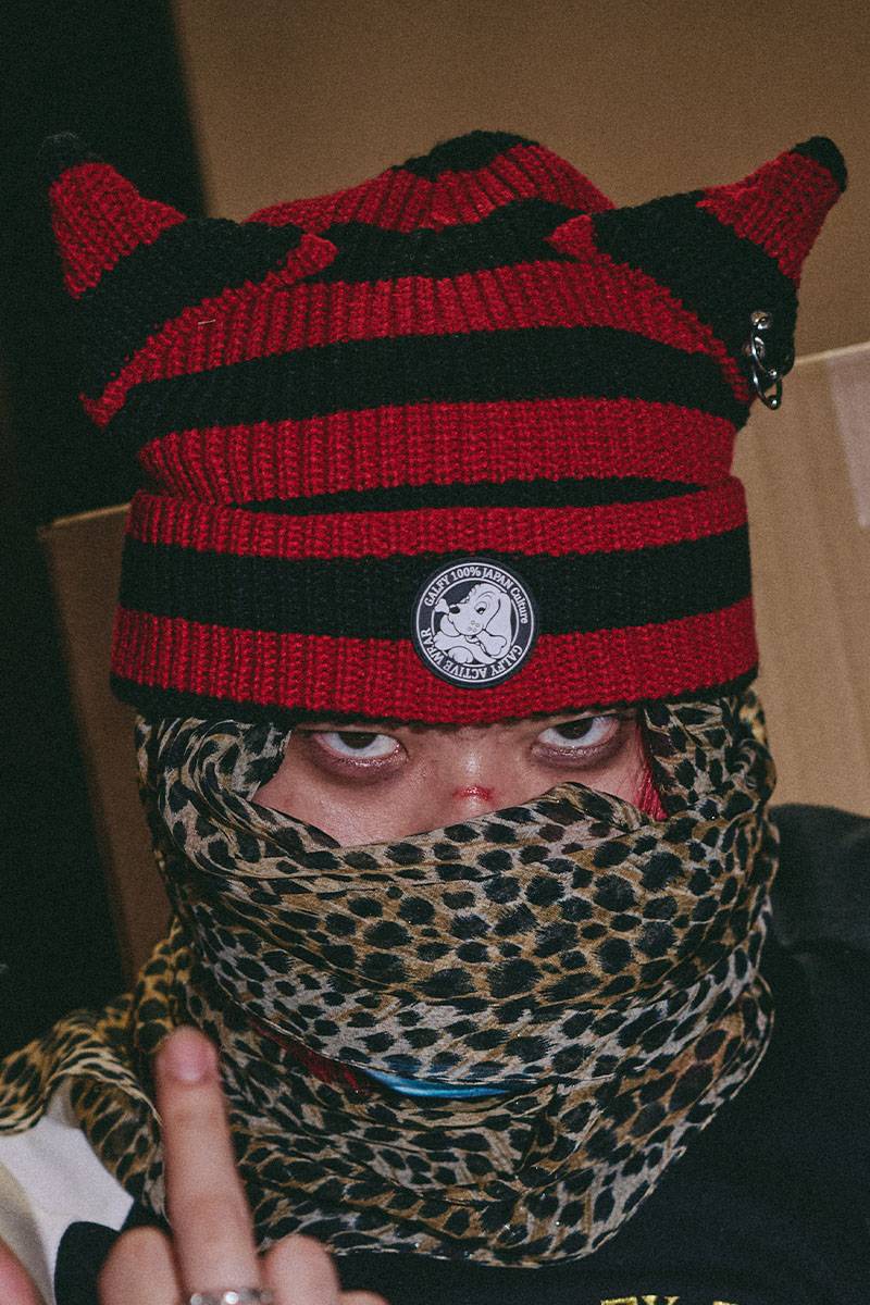 【予約商品】GALFY（ガルフィー）ピアス付きうさ耳ニット帽 - RED/BLACK