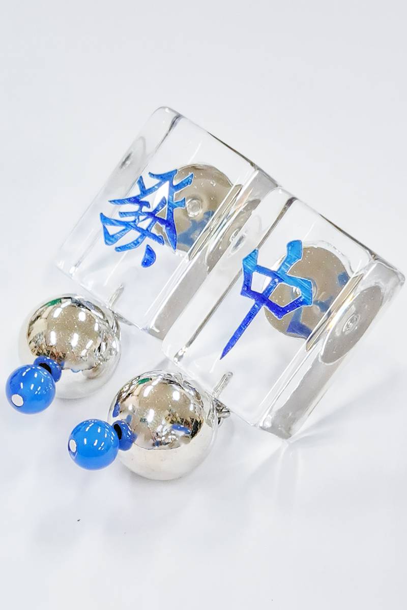 ビビビビット‼︎ オリジナル麻雀牌アクセサリー（透明牌) ピアス (ビーズ下)　水色