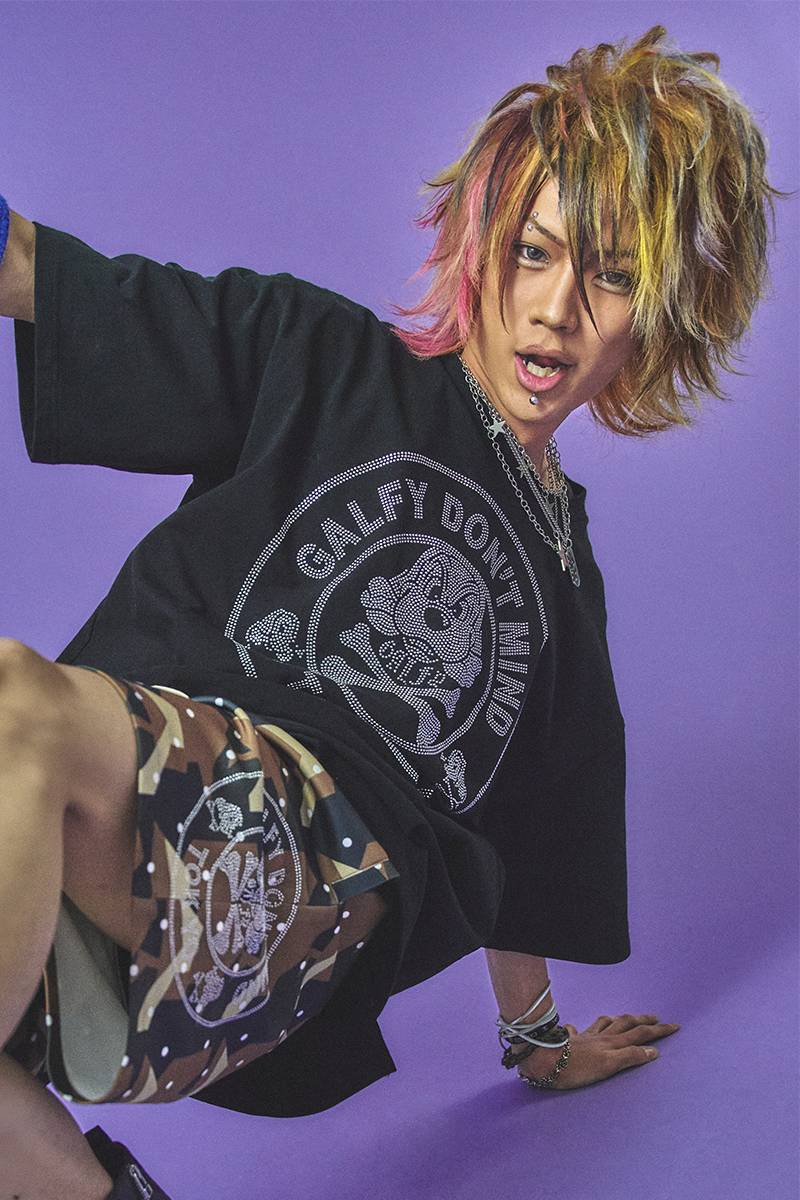 GALFY (ガルフィー) どんまいTシャツ - Black