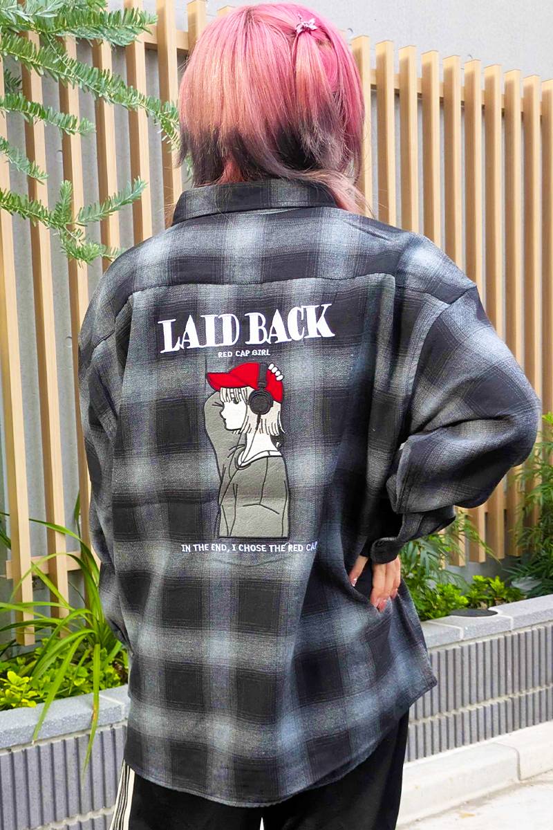 Red Cap Girl(レッド・キャップ・ガール) バックイラスト刺繍オンブレチェックバルーンスリーブシャツ - Black