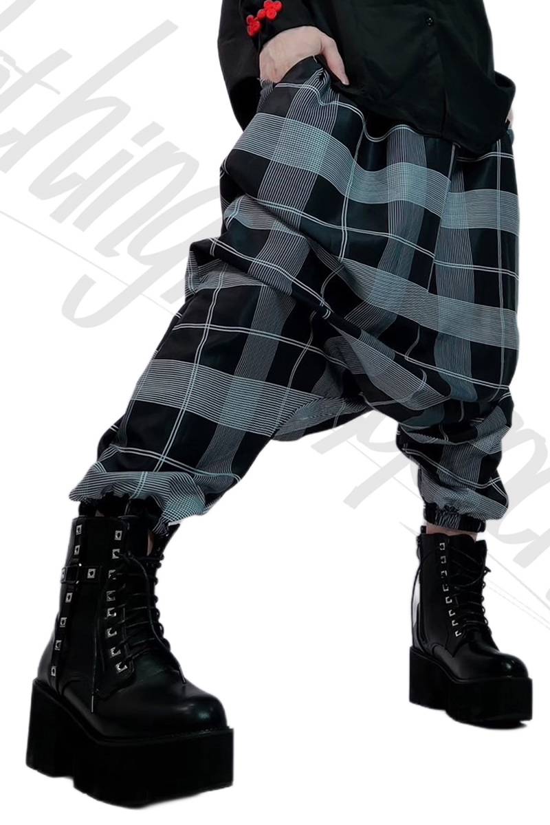 NieR (ニーア) 軽量×ロゴパッチ付きSARROUEL PANTS