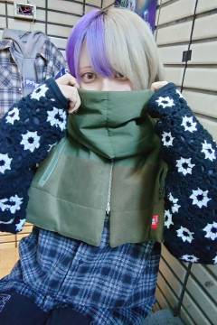 over print(オーバープリント) thick muffler (olive)