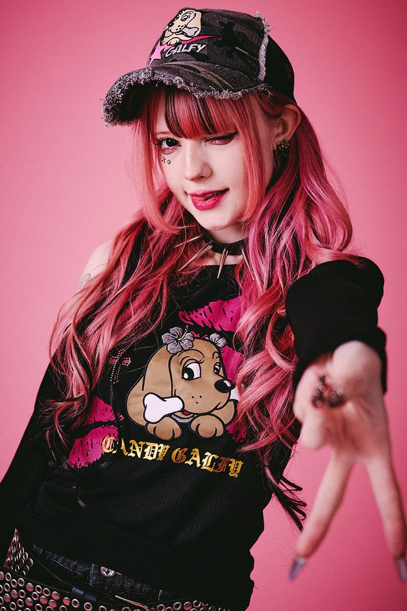 GALFY (ガルフィー) SEXY LIPS TEE - Black