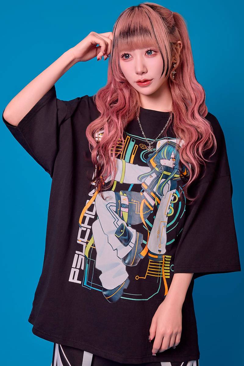 寝田ルネ×PSYCHO NATION (サイコネーション) サイバー TEE - Black