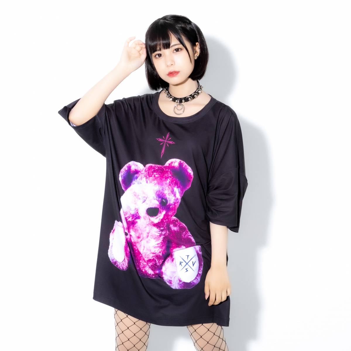 TRAVAS TOKYO Bright furry bearビッグTシャツ Black×Pink