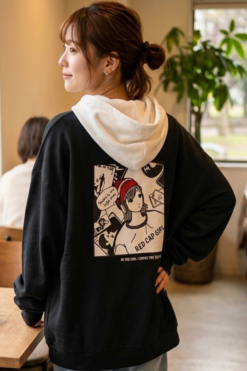 Red Cap Girl (レッド・キャップ・ガール) ダンボール・バック・プリント配色HOODIE - Black