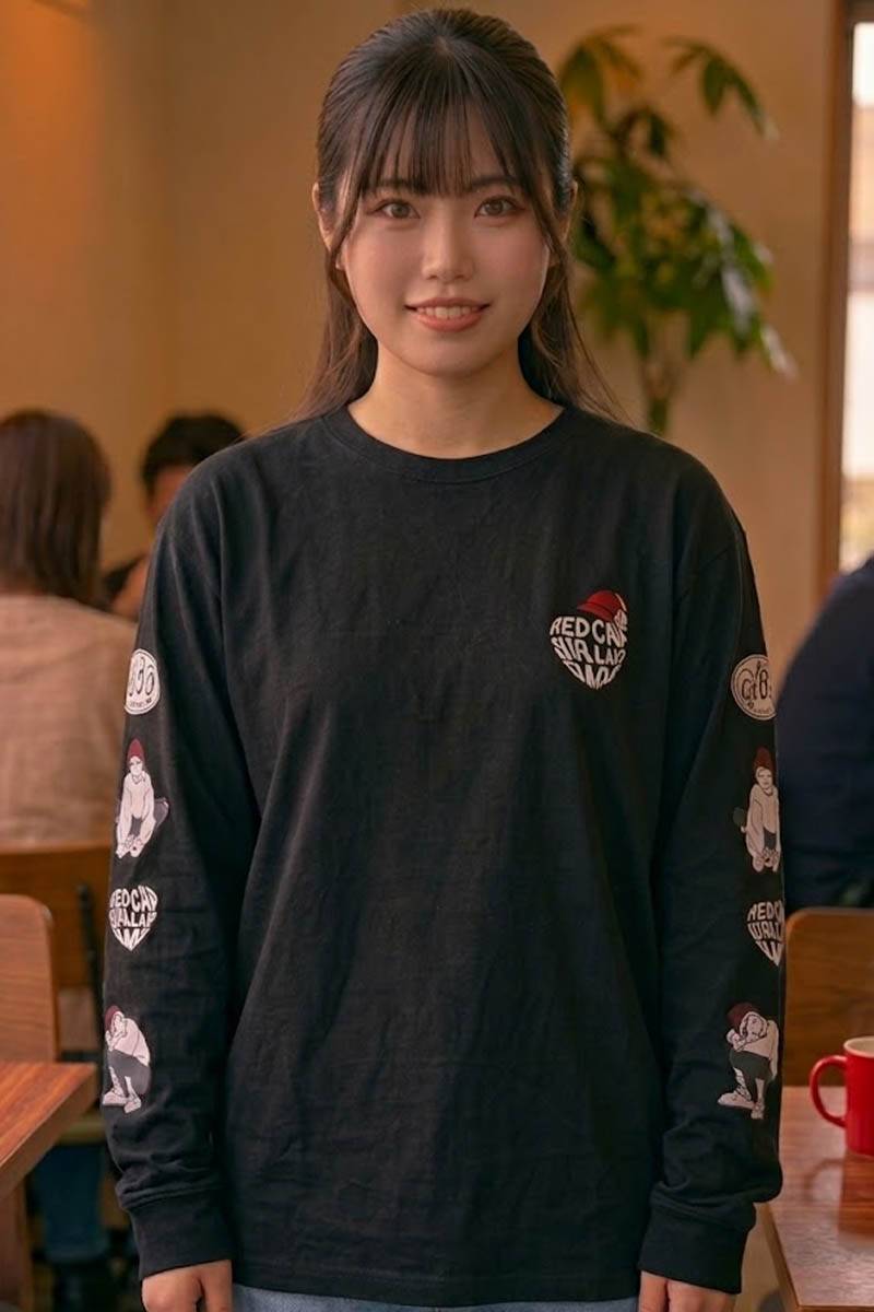 Red Cap Girl (レッド・キャップ・ガール) 胸刺繡両袖プリント・ロンT - Black