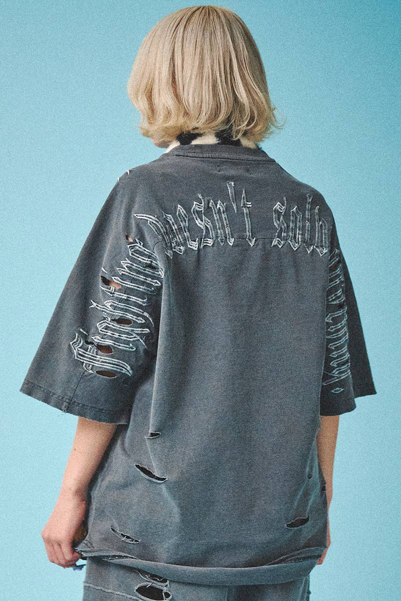 GALFY (ガルフィー) 病みに染まりし反戦Tシャツ - Ink Black