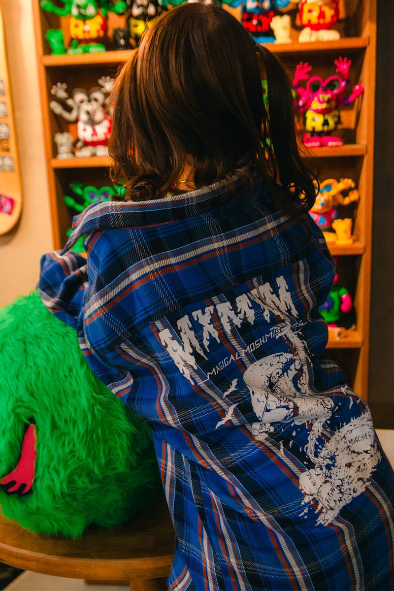 MAGICAL MOSH MISFITS (マジカルモッシュミスフィッツ) MxMxM ZOMBIE NEL SHIRT BLUE