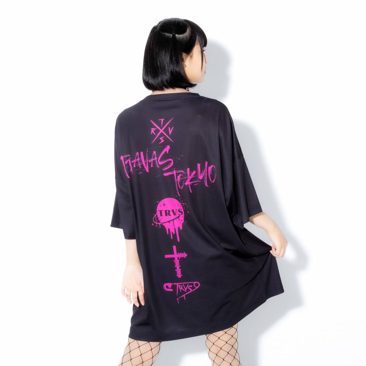TRAVAS TOKYO Bright furry bearビッグTシャツ Black×Pink TRAVAS TOKYO Bright furry bearビッグTシャツ Black×Pink