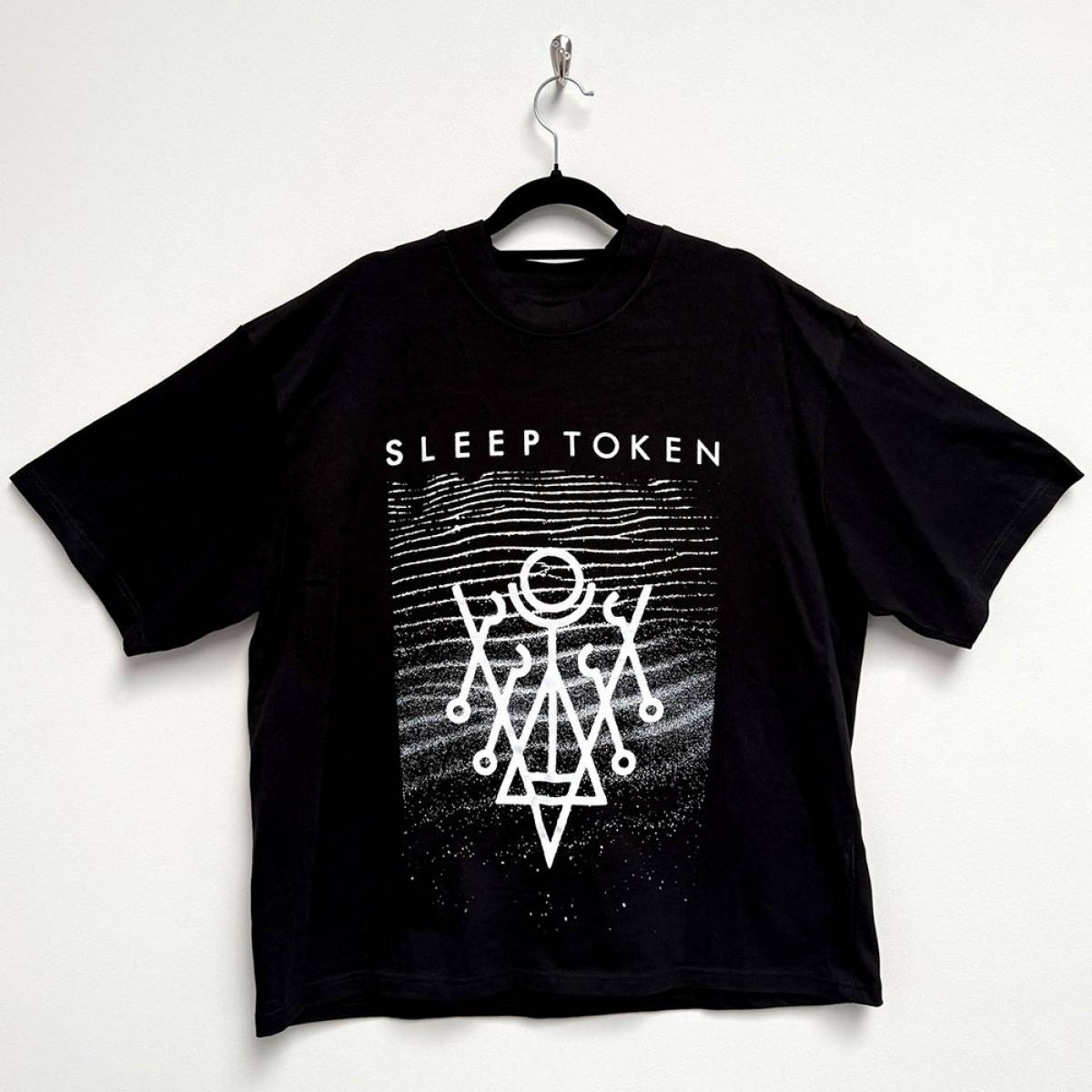 【予約商品】SLEEP TOKEN Unisex Oversized Boxy バンドTシャツ: Give (Black) - BLACK