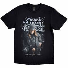 【予約商品】OZZY OSBOURNE バンドTシャツ ユニセックス: Ordinary Man Standing (Black)